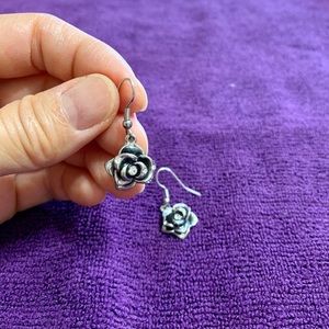 Very cute earrings 💕